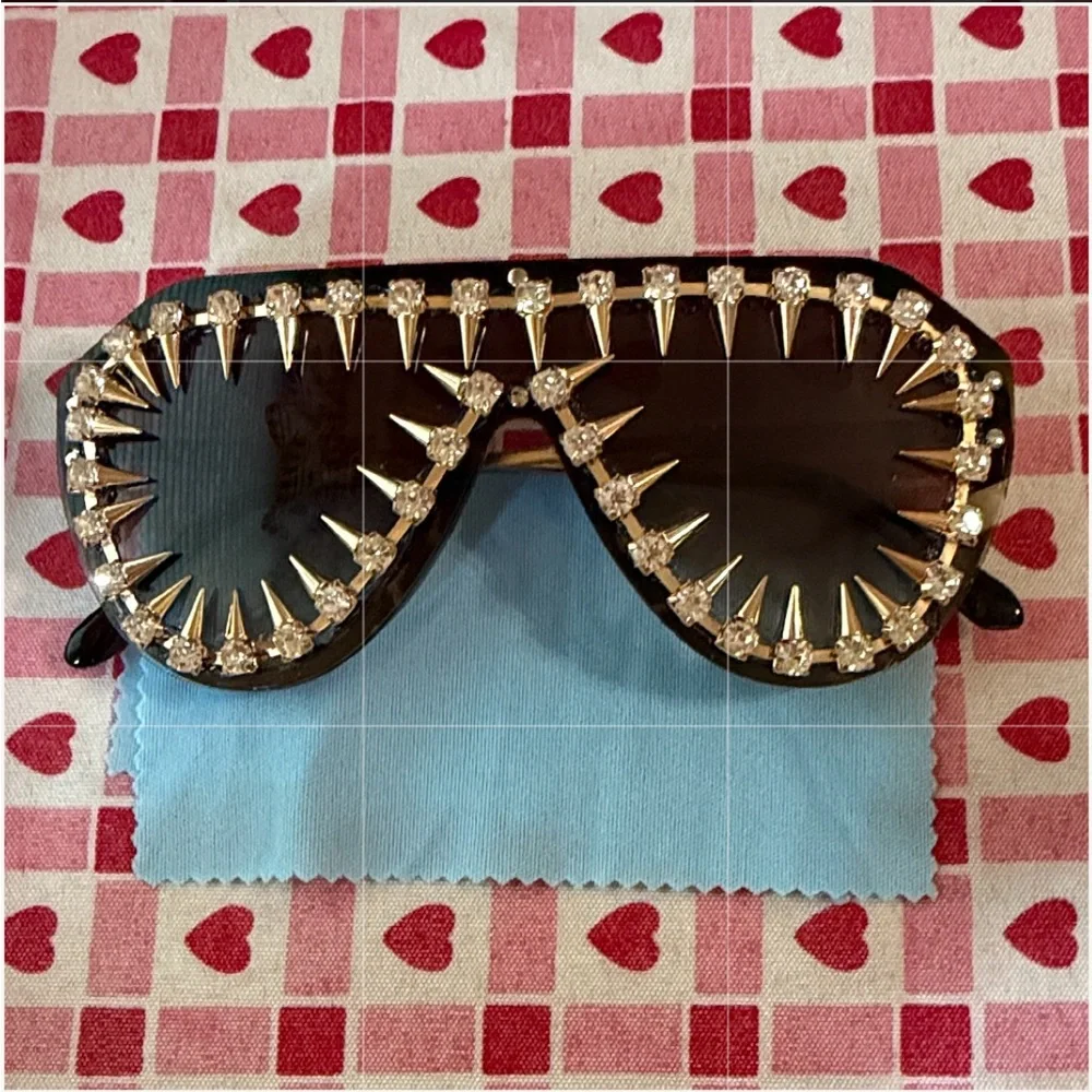 🕶️ STATEMENT SUNGLASSES 🕶️ NWOT 🕶️